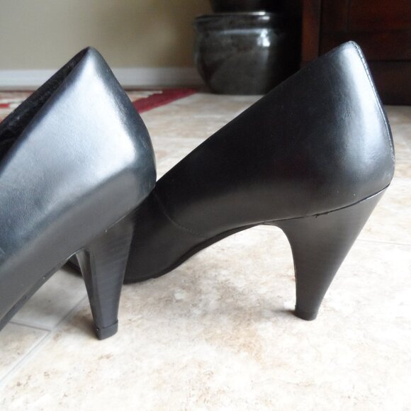 Le Chateau- woman black  shoes  Size 7 Genuine Leather - Picture 3 of 12